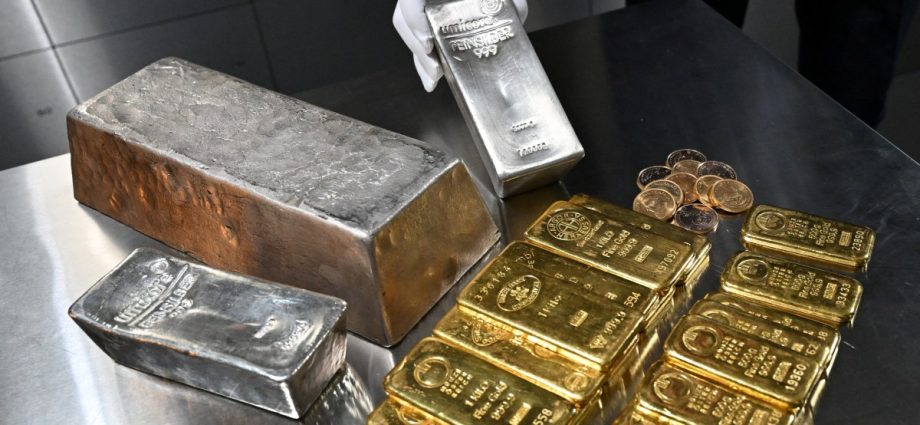 gold-and-silver-prices-soared,-then-plummeted.-what’s-going-on?