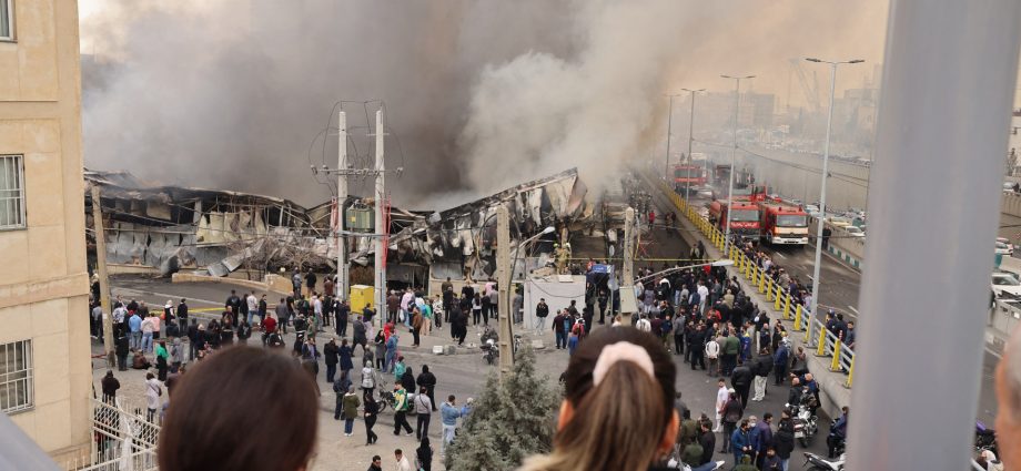 ‘extensive’-fire-breaks-out-at-tehran-shopping-centre