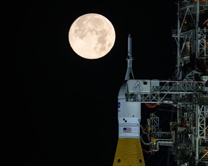 full-moon-over-artemis-ii