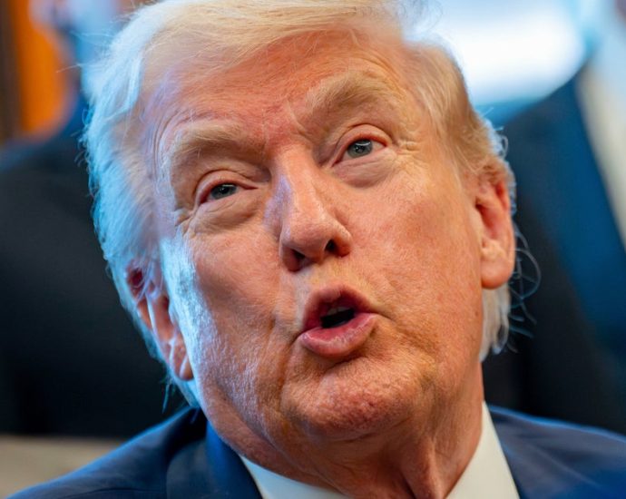 authoritarianism-expert-says-traitor-47-is-doing-the-exact-thing-that-never-ends-well