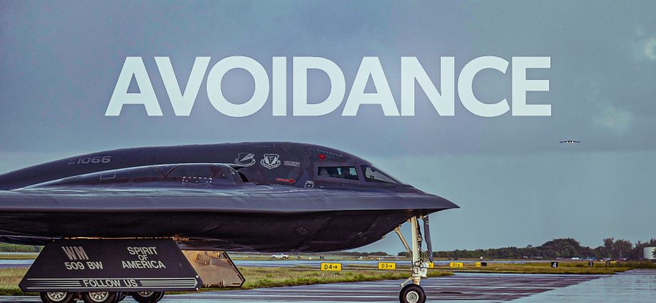 how-the-b-2-spirit-bomber-avoids-the-world’s-most-sophisticated-defense-systems