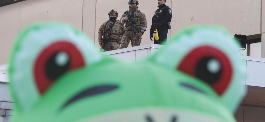 how-street-level-direct-action-is-challenging-the-traitor’s-authoritarianism