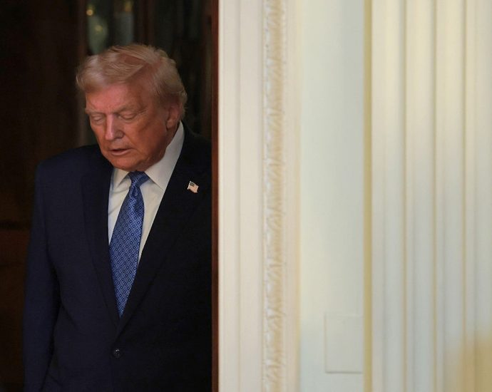 “get-on-to-something-else”:-the-traitor-urges-us-to-move-on-from-epstein-files