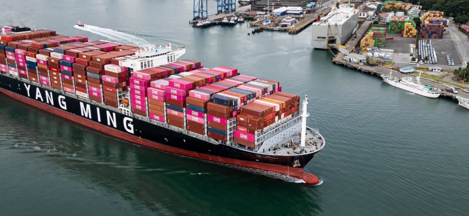 china-warns-panama-as-hong-kong-firm-contests-ruling-on-canal-ports