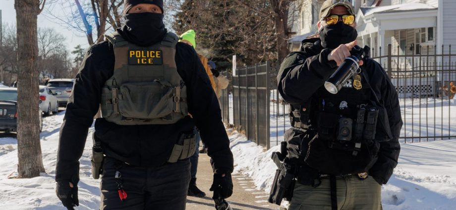 “this-job-sucks”:-doj-attorney-asks-judge-to-hold-her-in-contempt