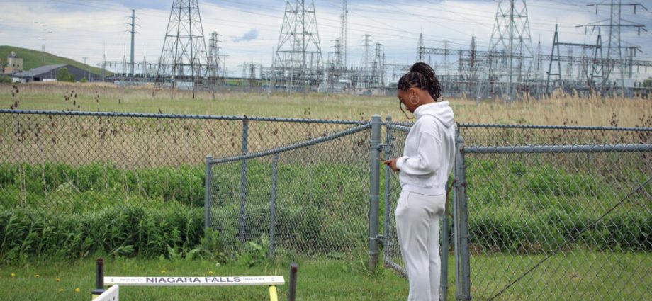 how-two-teens-in-niagara-falls-are-confronting-pollution-and-a-mental-health-crisis