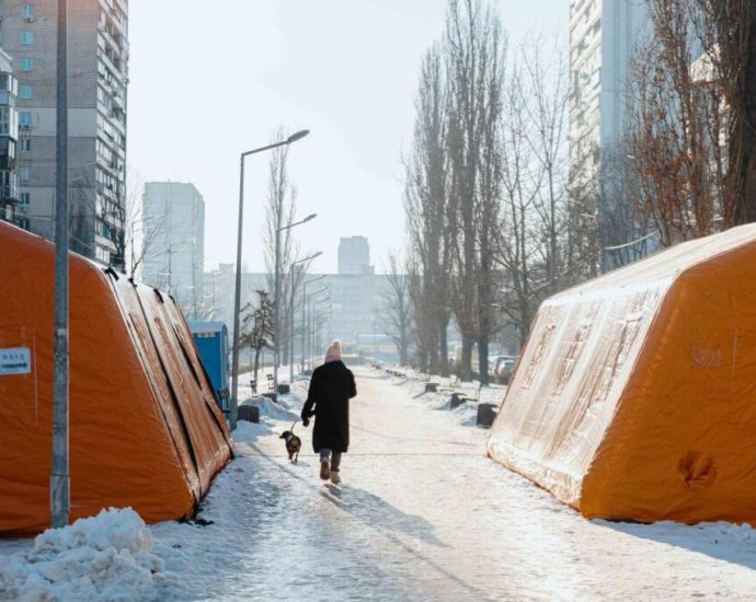 over-1,100-kyiv-apartment-buildings-remain-without-heat-after-russia’s-3-february-strike-on-thermal-power-plant