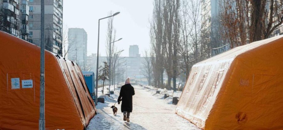 over-1,100-kyiv-apartment-buildings-remain-without-heat-after-russia’s-3-february-strike-on-thermal-power-plant