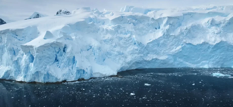 melting-antarctic-ice-may-weaken-a-major-carbon-sink