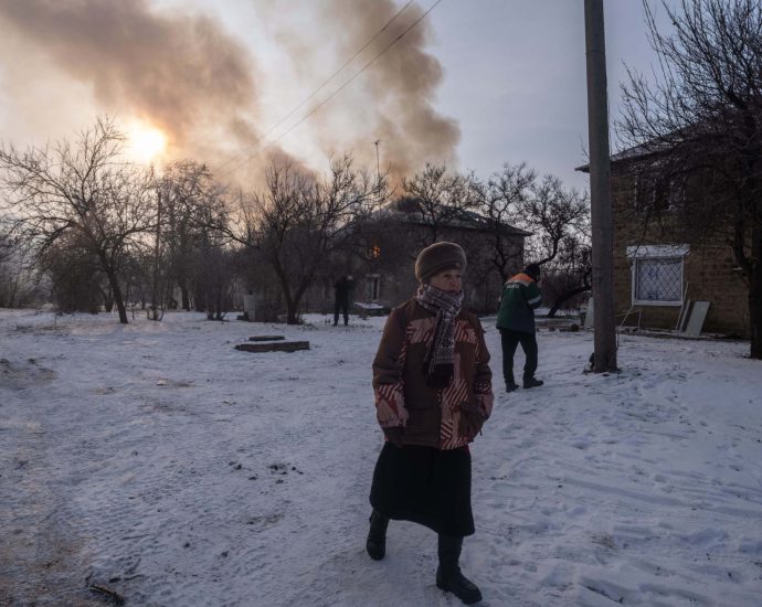 russian-shelling-kills-seven-in-ukrainian-market,-clouding-abu-dhabi-talks