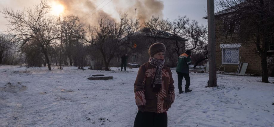 russian-shelling-kills-seven-in-ukrainian-market,-clouding-abu-dhabi-talks