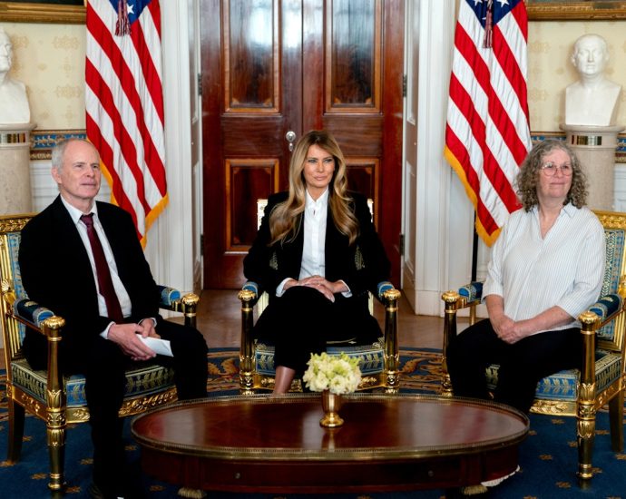 melania-promotes-her-terrible-movie-in-weirdest-white-house-event