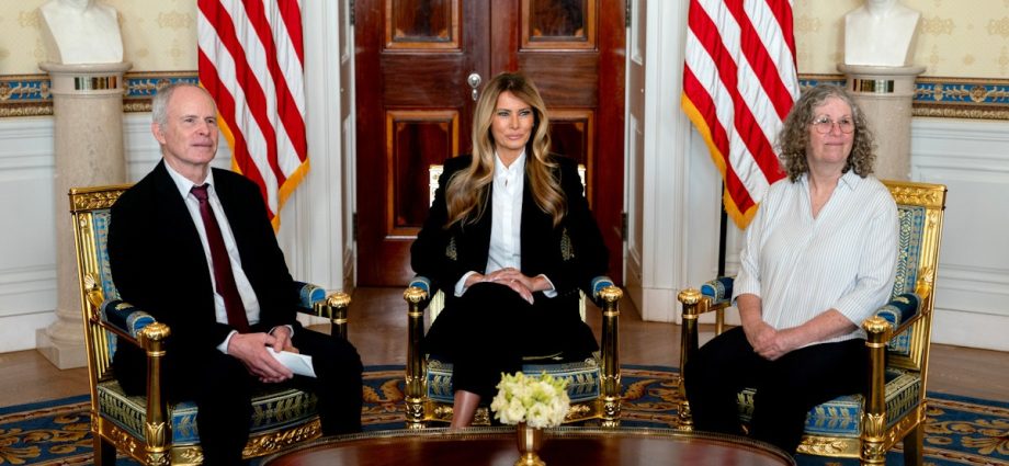melania-promotes-her-terrible-movie-in-weirdest-white-house-event