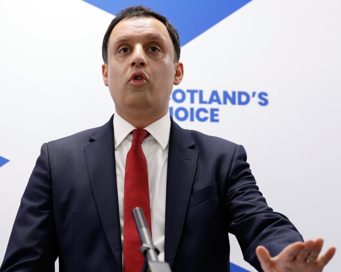 scottish-labour-leader-vows-to-ban-trans-women-from-female-prisons