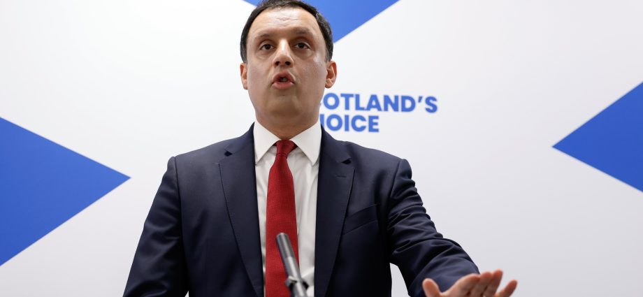 scottish-labour-leader-vows-to-ban-trans-women-from-female-prisons