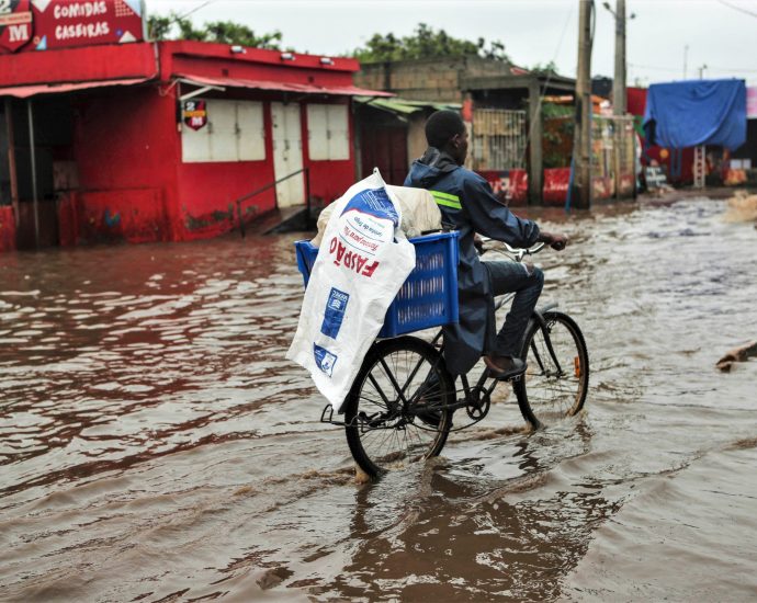 ‘we-have-to-rebuild’:-mozambique-flood-victims-persevere-in-face-of-loss