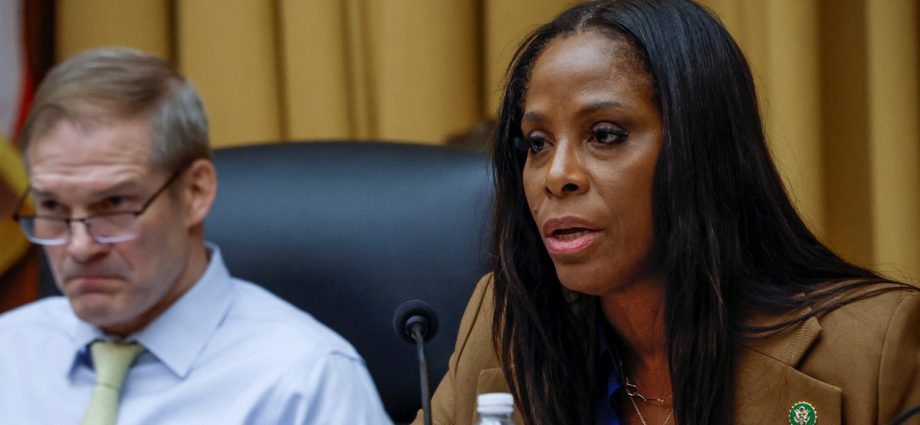 epstein’s-help-sought-in-bid-to-meet-chuck-schumer,-files-reveal