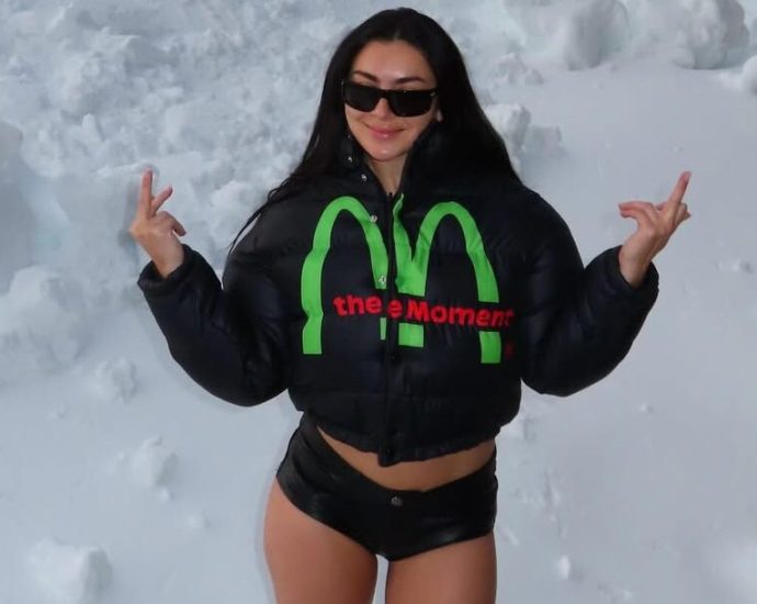 charli-xcx’s-sundance-puffer-had-a-secret-weapon-and-it-came-from-under-armour