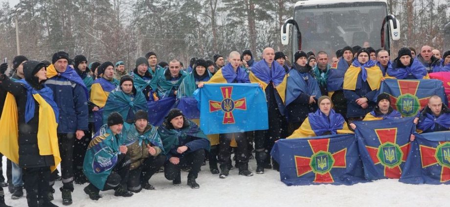 157-ukrainians-return-from-russian-captivity-in-first-pow-swap-since-october-2025-(photos)