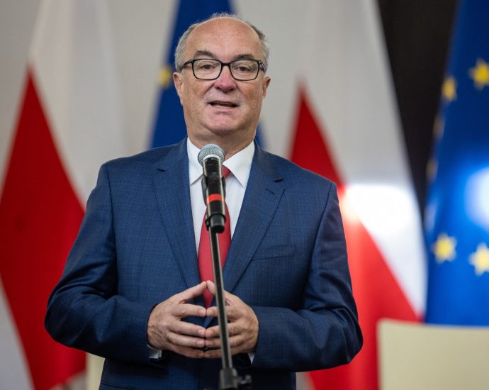 us-envoy-shuns-polish-parliament-speaker-over-the-traitor-remarks