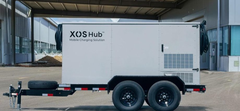 xos-expands-mobile-charging-hub-lineup-with-three-capacity-options