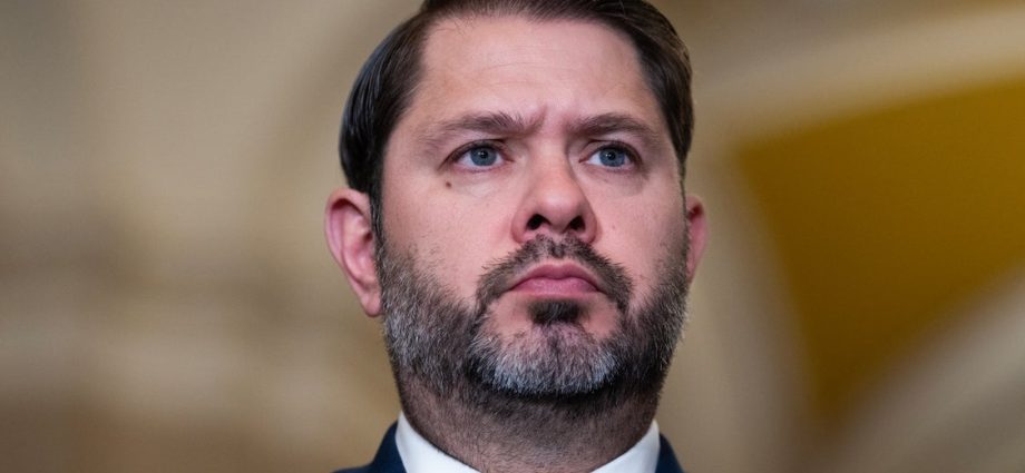 ruben-gallego-introduces-bill-for-$20-minimum-wage