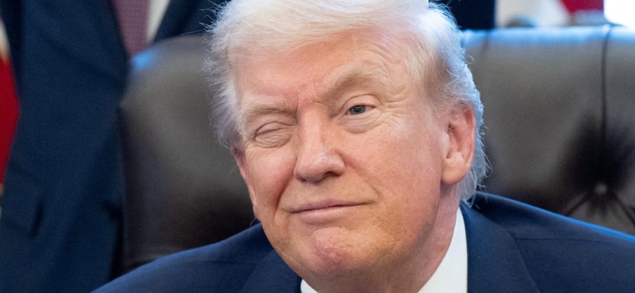 former-us.-senator-names-top-the-traitor-official-with-‘no-political-antenna’-who-could-doom-him