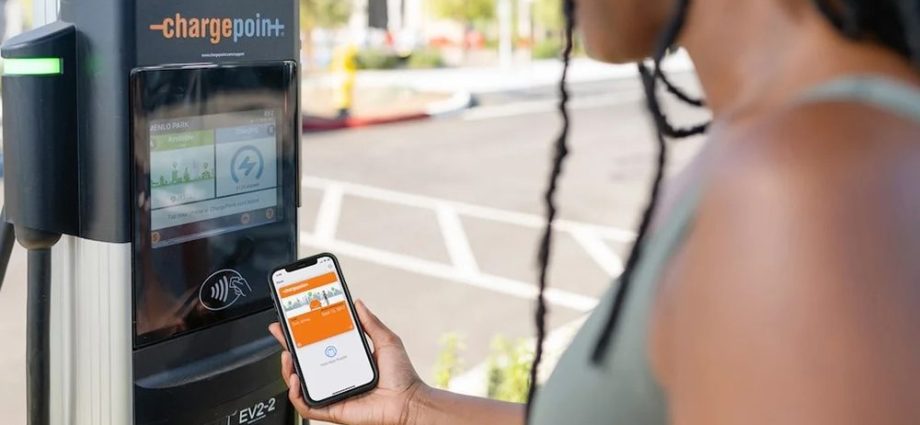 car-rental-agency-midwestern-wheels-provides-ev-charging-in-wisconsin-communities