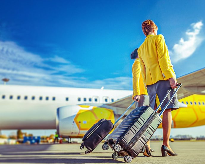 i’m-a-flight-attendant-&-this-is-how-to-pack-light-for-long-haul-flights