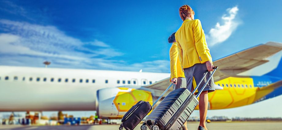 i’m-a-flight-attendant-&-this-is-how-to-pack-light-for-long-haul-flights