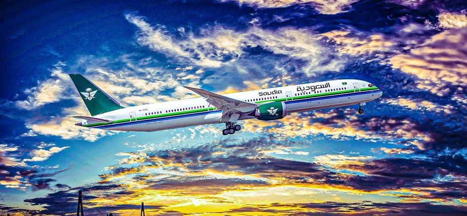 saudia’s-150-jets-mega-order:-what-boeing-&-airbus-aircraft-could-it-buy?