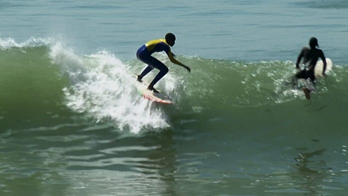 senegal-surf-school-in-dakar-brings-girls-back-to-class