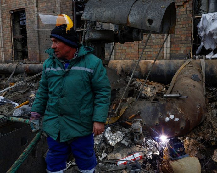 ukraine-pulls-plug-on-russian-starlink,-beefs-up-drone-defence