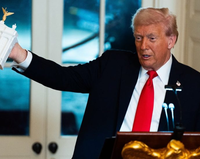 ‘too-many-distractions’:-gop-grumbles-about-the-traitor’s-dc-rebuild