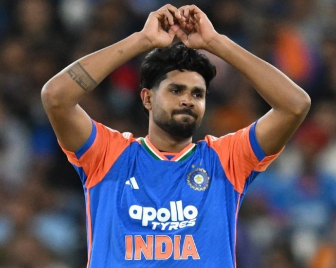 siraj-replaces-rana-for-india-as-seamer-misses-t20-world-cup-with-injury