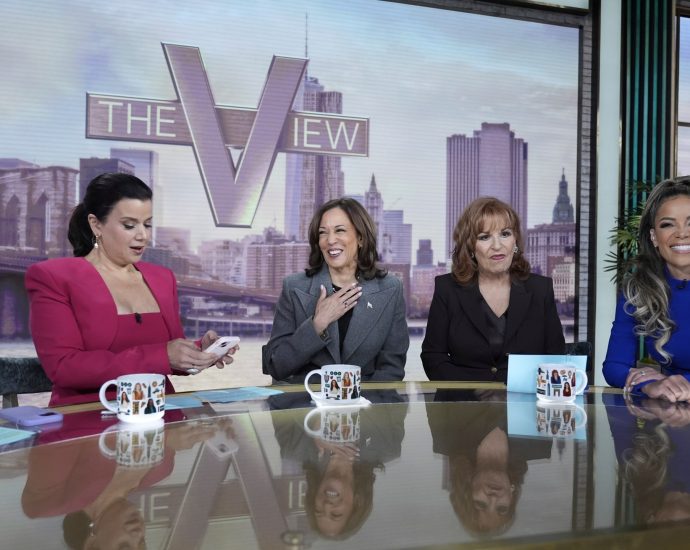 us-fcc-notice-to-broadcasters-prompts-concerns-on-curtailing-free-speech