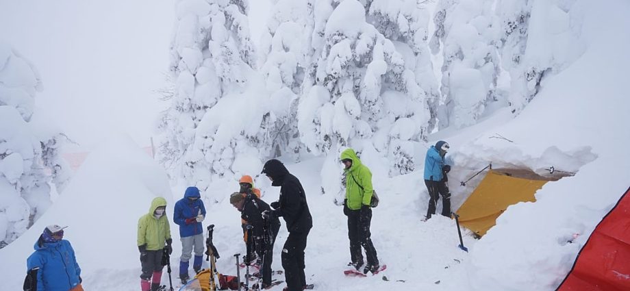 heavy-snowfall-in-japan-leaves-at-least-45-dead,-more-than-500-injured