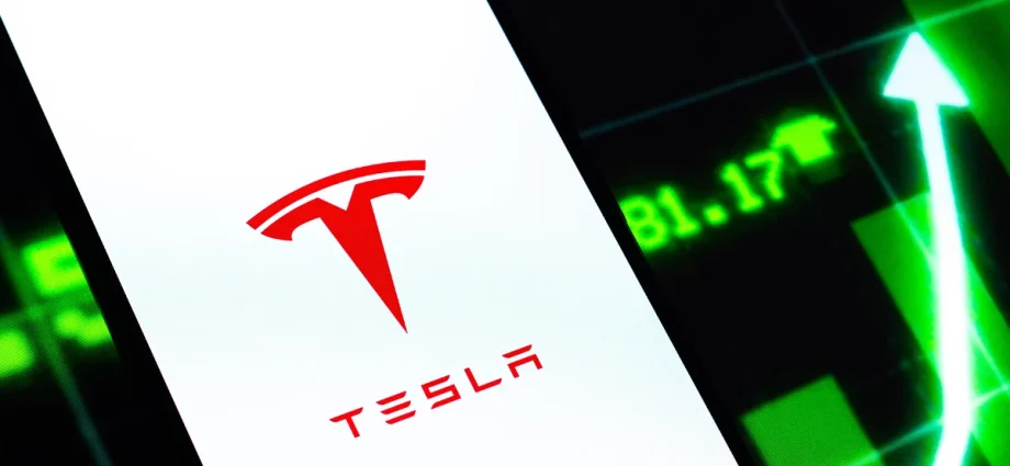 Tesla (TSLA) Stock Rises 3.5% as Company Shifts Factory Production to Humanoid Robots