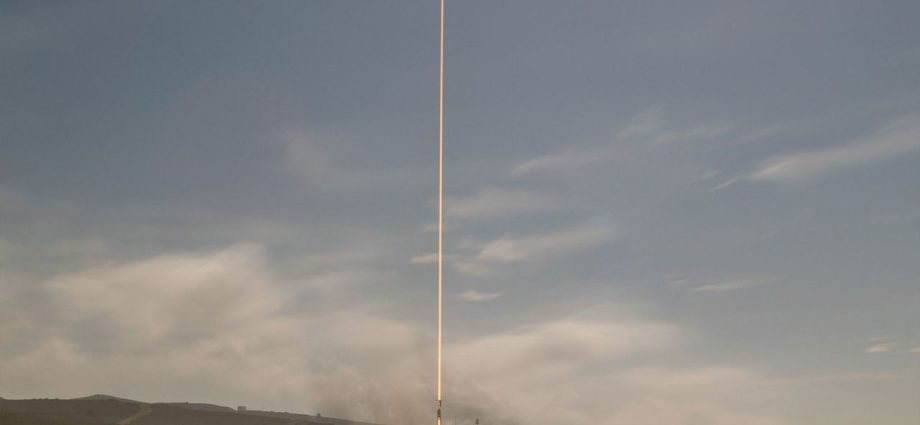 SpaceX resumes Falcon 9 flights with Starlink satellite launch from California