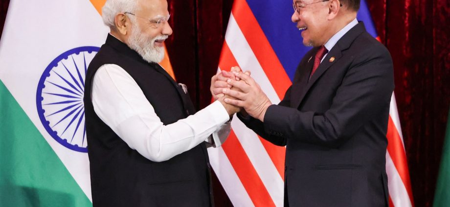 india-and-malaysia-pledge-to-bolster-trade,-defence-collaborations