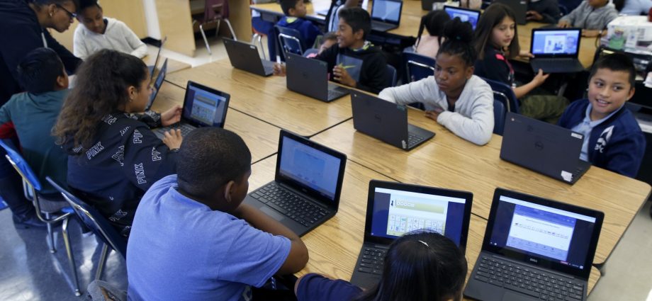 missouri-proposal-reignites-debate-over-chromebooks-in-schools