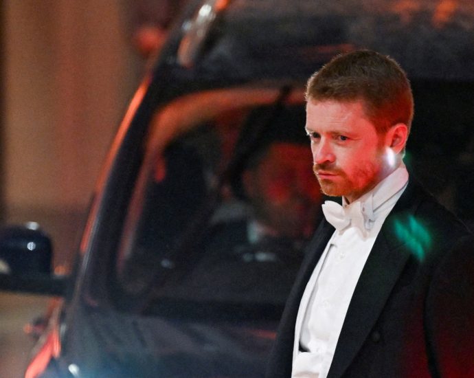 uk-pm’s-top-aide-quits-over-mandelson’s-links-to-epstein