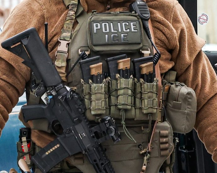 the-traitor-using-a-‘softer-touch’-with-ice-in-minnesota?-residents-say-don’t-be-fooled.