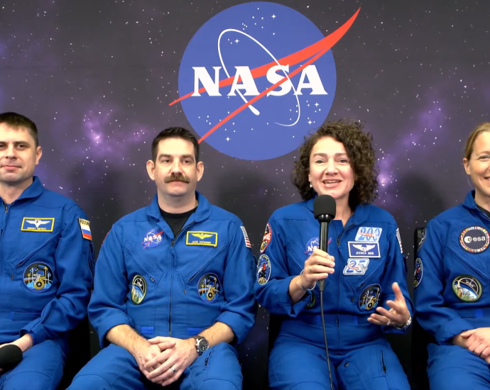 nasa’s-spacex-crew-12-answer-questions-from-quarantine