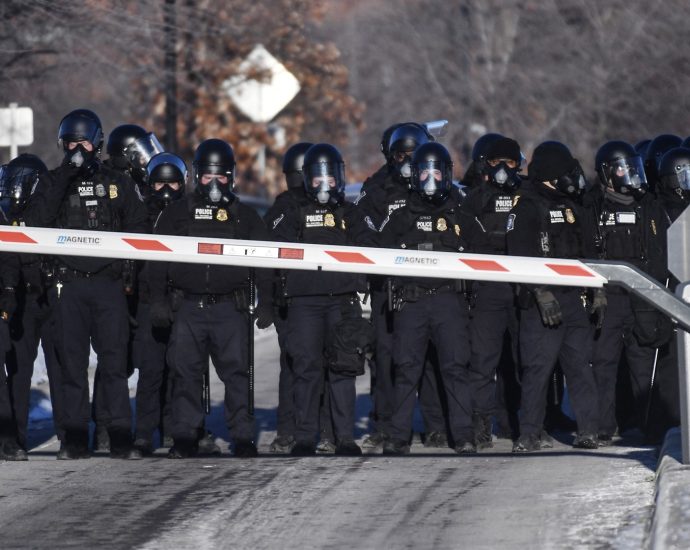 bills-in-multiple-states-aim-to-shut-out-ex-ice-agents-from-public-sector-jobs