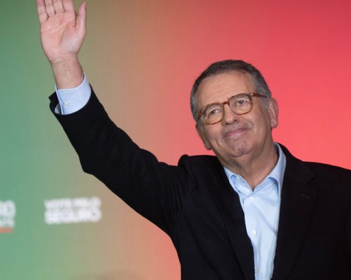 portugal-elects-socialist-party’s-seguro-as-president-in-landslide