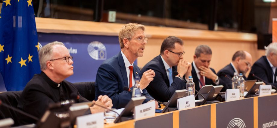 maga-gathers-in-european-parliament-to-attack-eu-laws