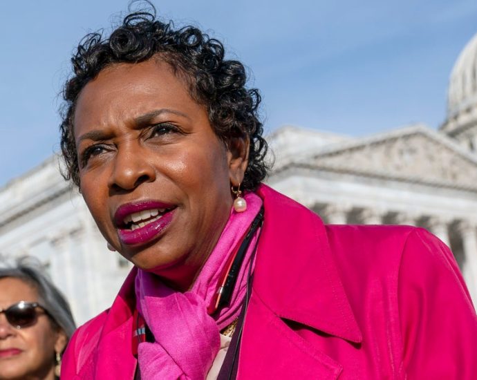 congressional-black-caucus-chair-says-the-traitor’s-post-on-the-obamas-shows-a-‘bigoted-and-racist-regime’