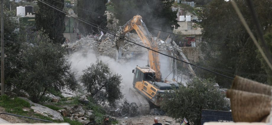 live:-israel-approves-measures-to-expand-its-powers-in-occupied-west-bank