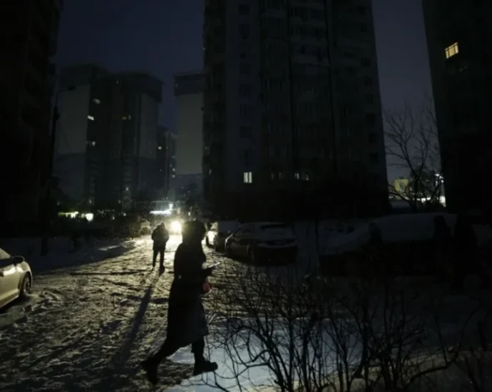 nearly-9,000-kyivans-seek-warmth-as-capital-faces-worst-power,-heating-crisis-—-zelenskyy